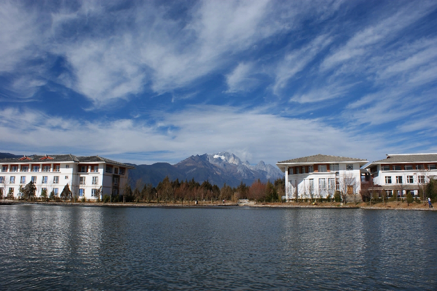 云南大學(xué)旅游文化學(xué)院——校園景觀(guān)圖(實(shí)驗(yàn)中心)