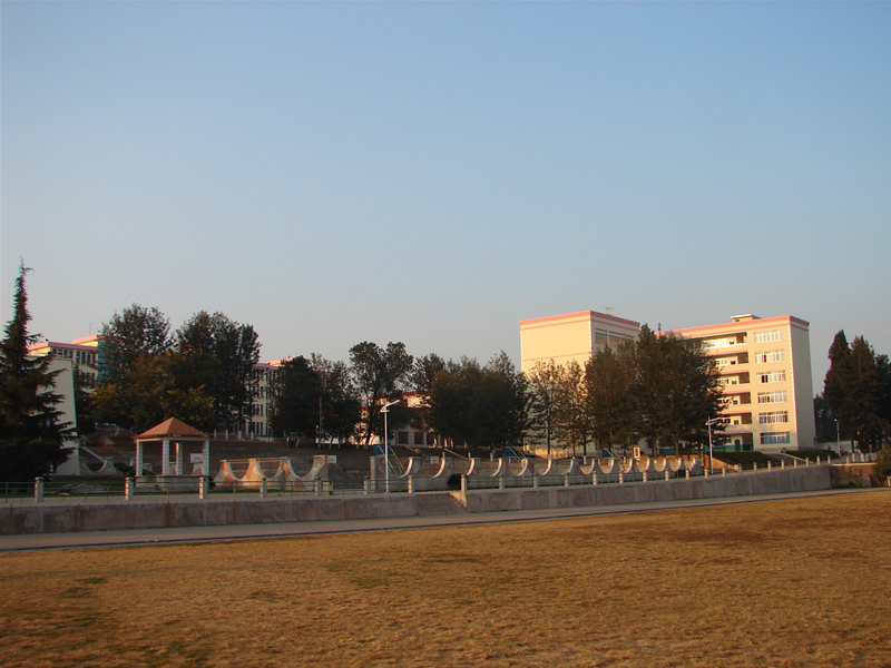 楚雄醫(yī)藥高等?？茖W校_校園風光