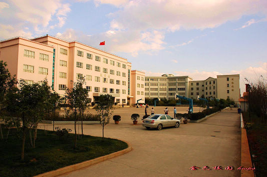 云南國土資源職業(yè)學(xué)院_校園一角