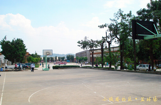 云南國土資源職業(yè)學(xué)院_籃球場
