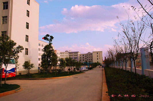 云南國土資源職業(yè)學(xué)院_校園一角